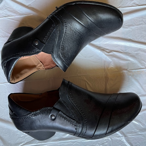 Cobb Hill, WOMEN'S LAUREL SLIP-ON SHOE, 7 1/2 Wide, Heel 1 5/8, Black Leather. - Picture 1 of 2
